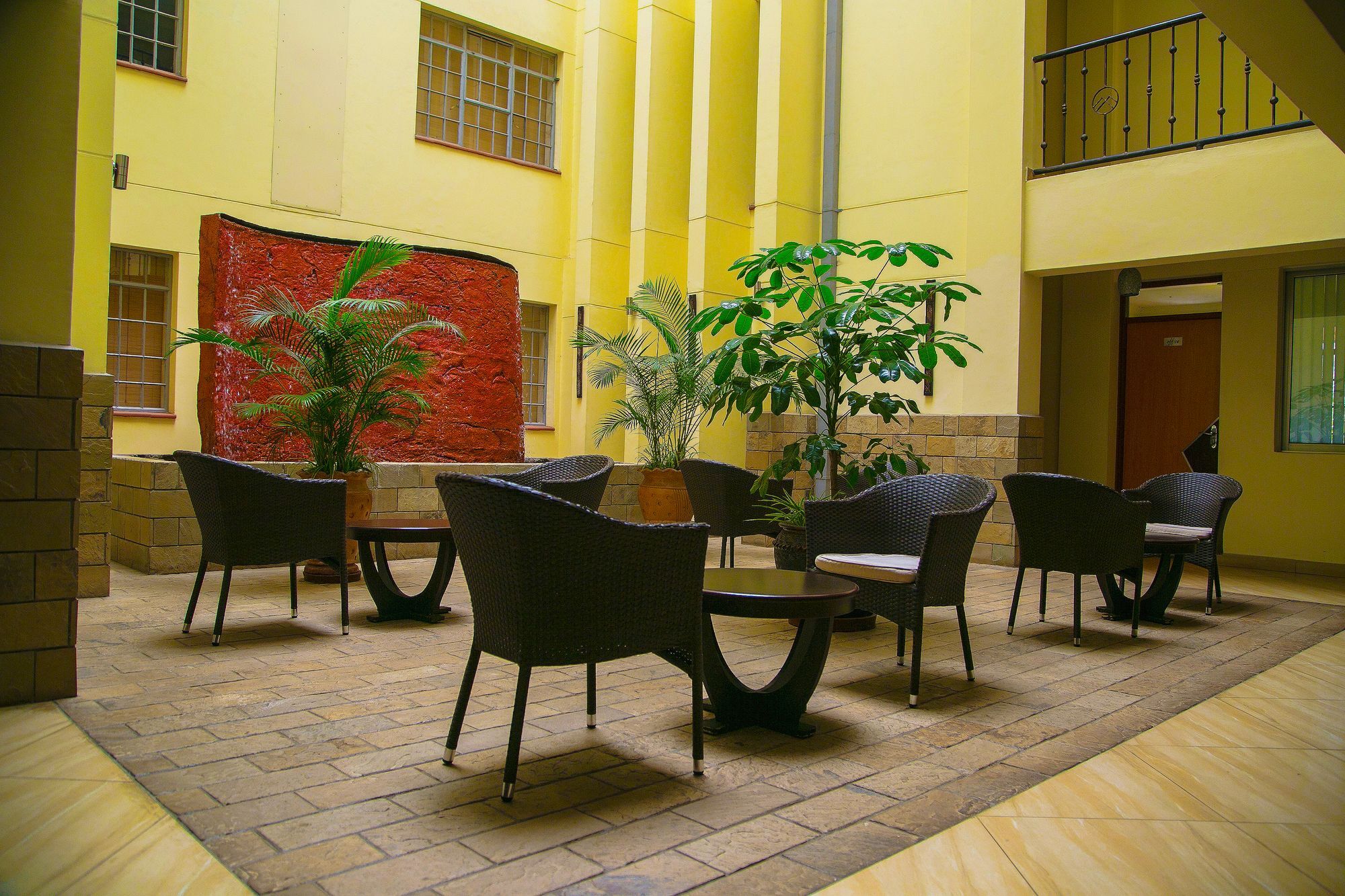 Batians Apartment Hotel Nairobi Exteriör bild